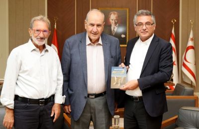 Πρώην κυβερνητικός εκπρόσωπος με... ψευδοκράτος και Ατατούρκ