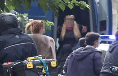 Δεν έχουν συμπεριληφθεί νέα στοιχεία για την προέλευση του ανώνυμου e-mail που οδήγησε στη σύλληψή τους.
