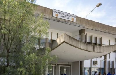 Γυναίκα με μαχαίρι στο Δικαστήριο Λεμεσού 