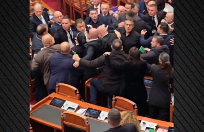 Ρινγκ η Βουλή της Αλβανίας: Άγριο ξύλο μεταξύ βουλευτών (ΒΙΝΤΕΟ)