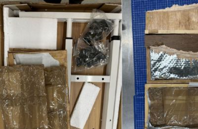Τον τσάκωσαν στο ταχυδρομείο με δέμα γεμάτο μεθαμφεταμίνη (ΦΩΤΟ)