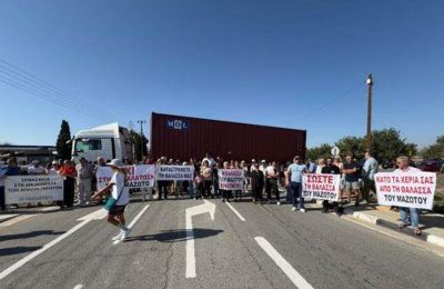 Με κλείσιμο δρόμου διαμαρτυρήθηκαν στον Μαζωτό για μονάδα αφαλάτωσης
