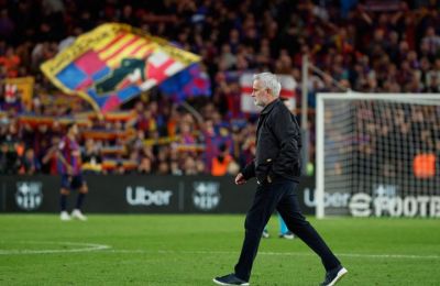 Μουρίνιο μετά το Clasico: «Δεν θα αφήσω κανέναν να πετάει στα σύννεφα»