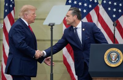 Έτοιμες οι ΗΠΑ για σφοδρά πλήγματα κατά του Ιράν