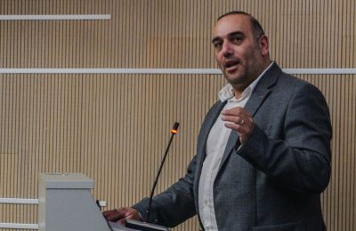 Ο αντιππρόεδρος του ΔΗΣΥ, Γιάννης Καρούσος, διερωτήθηκε για τον χρόνο που έκανε την τοποθέτησή του ο Χάρης Γεωργιάδης