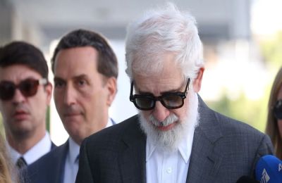 Τι είπε ο πρόεδρος της έδρας μετά το ξέσπασμα γυναίκας από το ακροατήριο που φώναξε «Ντροπή» μετά την ανακοίνωση ενοχής.