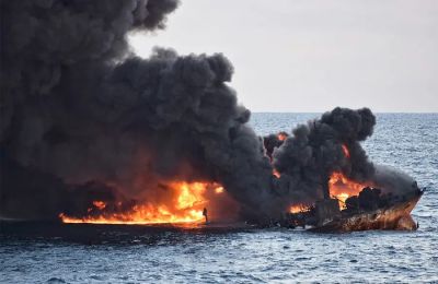 Εμπορικό πλοίο δέχθηκε επίθεση στα ανοικτά των ακτών του.