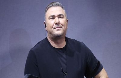 Ο τραγουδιστής βρέθηκε σήμερα στη Δίωξη Ηλεκτρονικού Εγκλήματος στη ΓΑΔΑ.