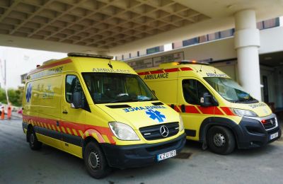 Παγιδεύτηκαν στα συντρίμμια μετά από μετωπική σύγκρουση